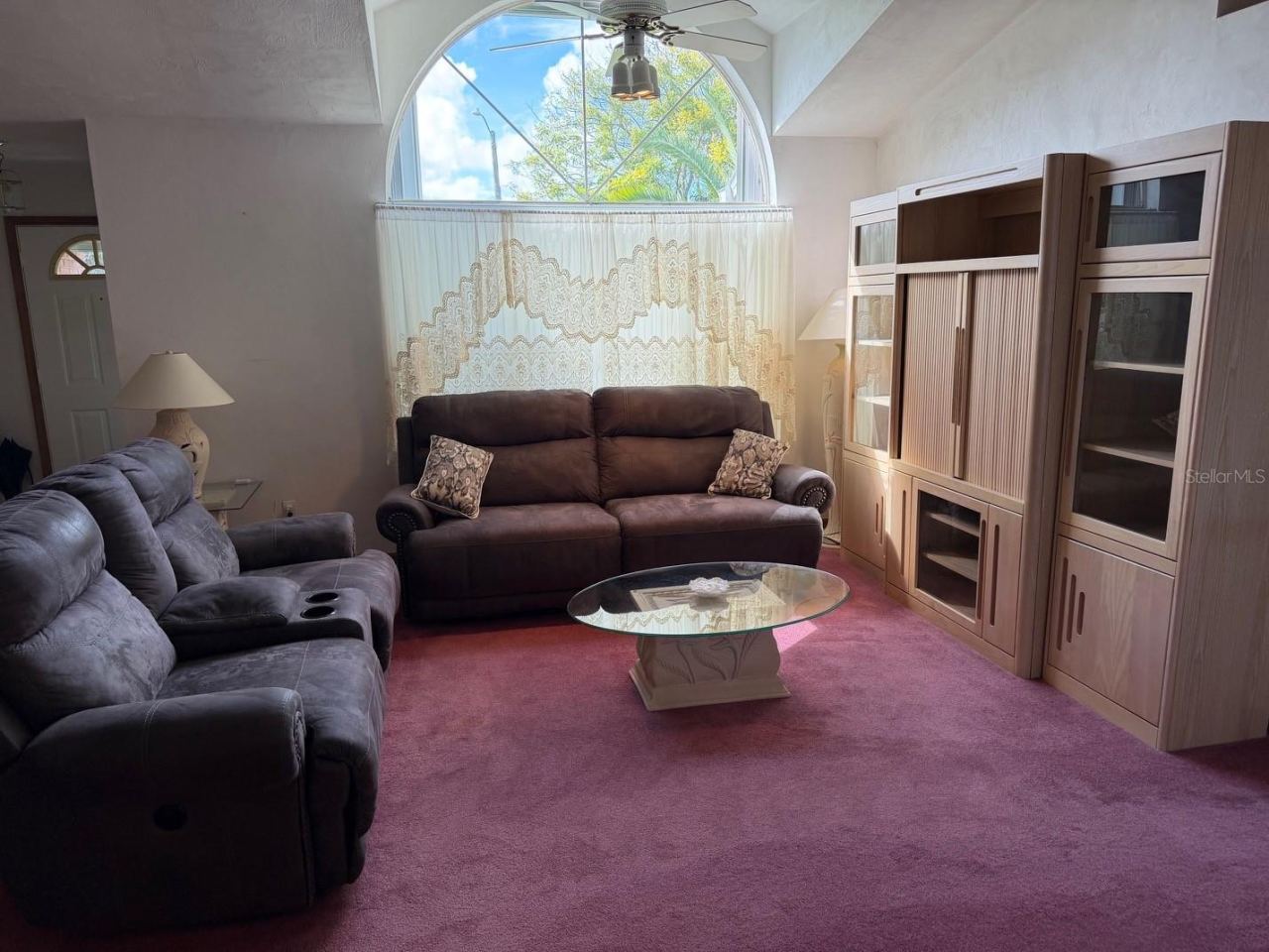 Photo 3 of 16: Living Room