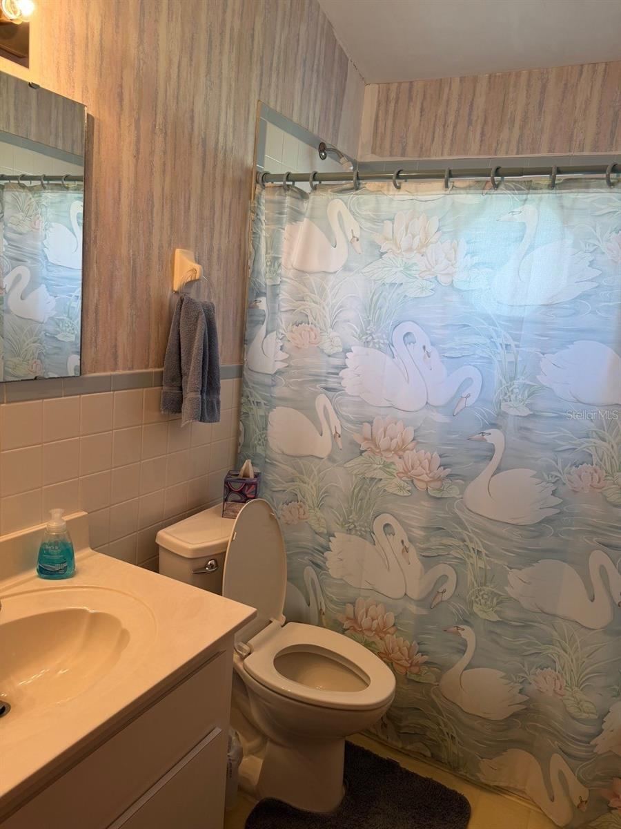 Photo 15 of 16: Guest Bathroom