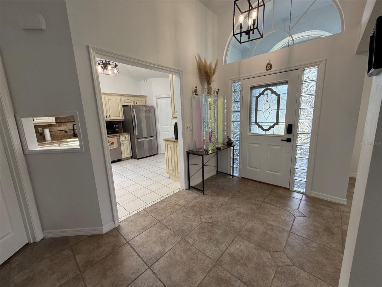 Photo 14 of 20: Foyer entry