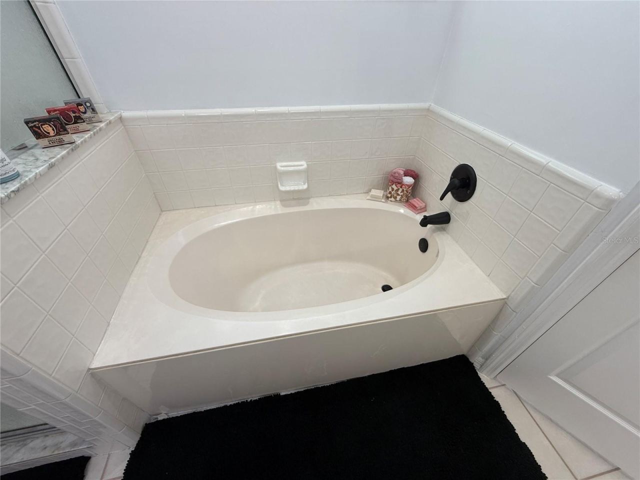 Photo 11 of 20: Primary Bathroom Garden Tub