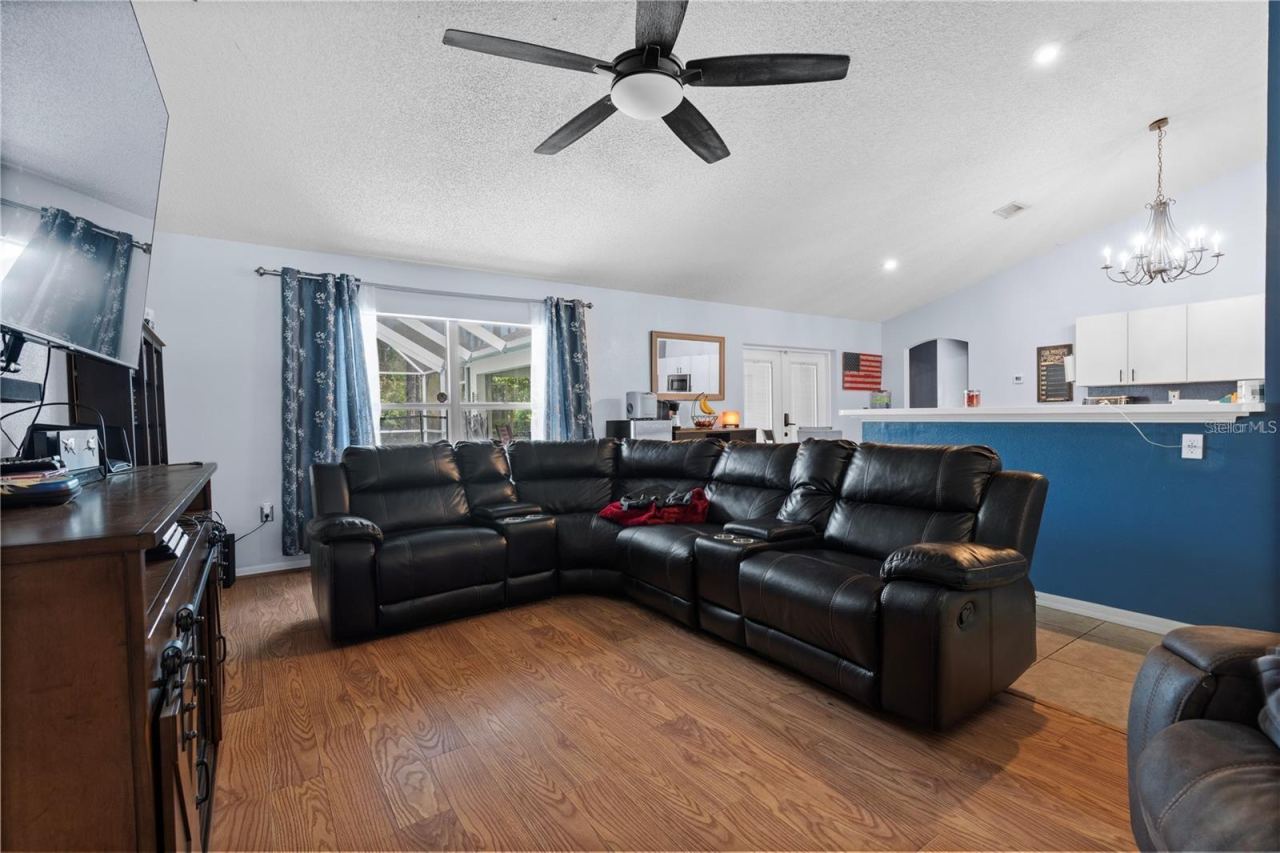 Photo 18 of 20