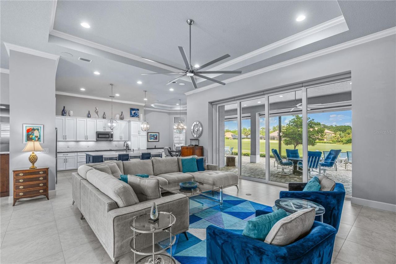 Photo 13 of 20: Spacious Family Room