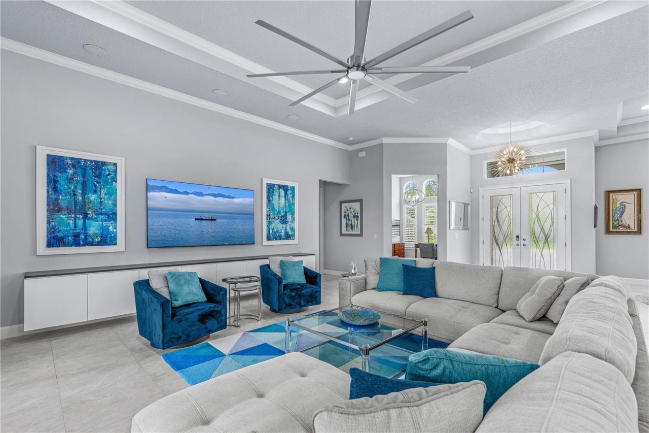 Photo 9 of 20: Spacious Family Room w/Tray Ceiling