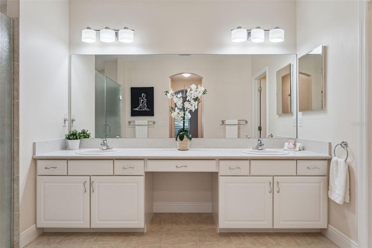 Photo 19 of 20: 14'6" x 7'6" Primary Bathroom w/ dual sinks & a large glass enclosed walk-in shower