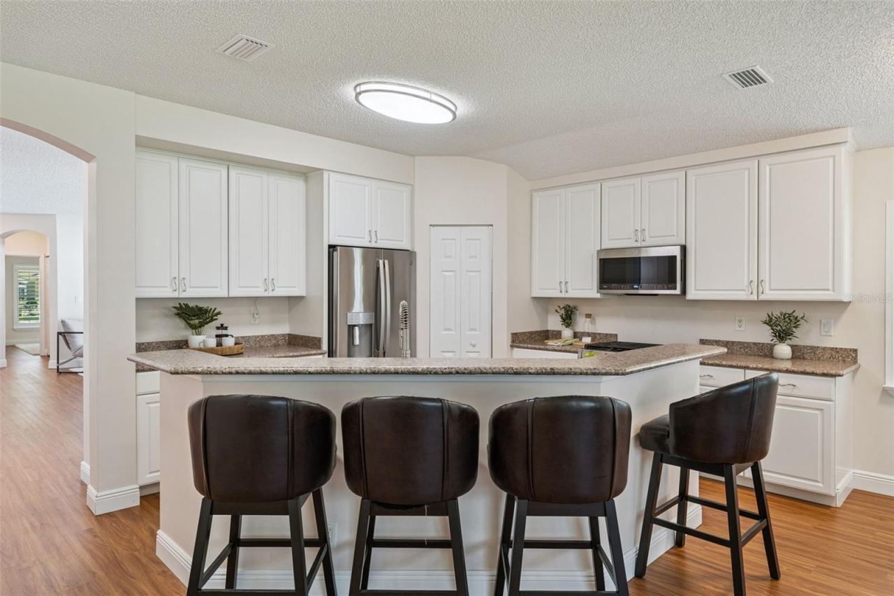 Photo 10 of 20: Spacious breakfast bar for the Kitchen