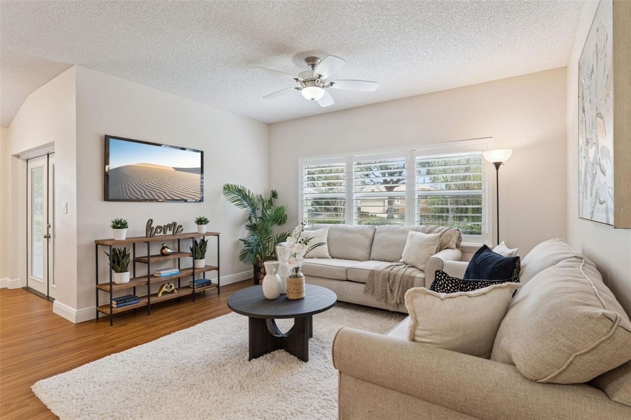 Photo 14 of 20: Family Room