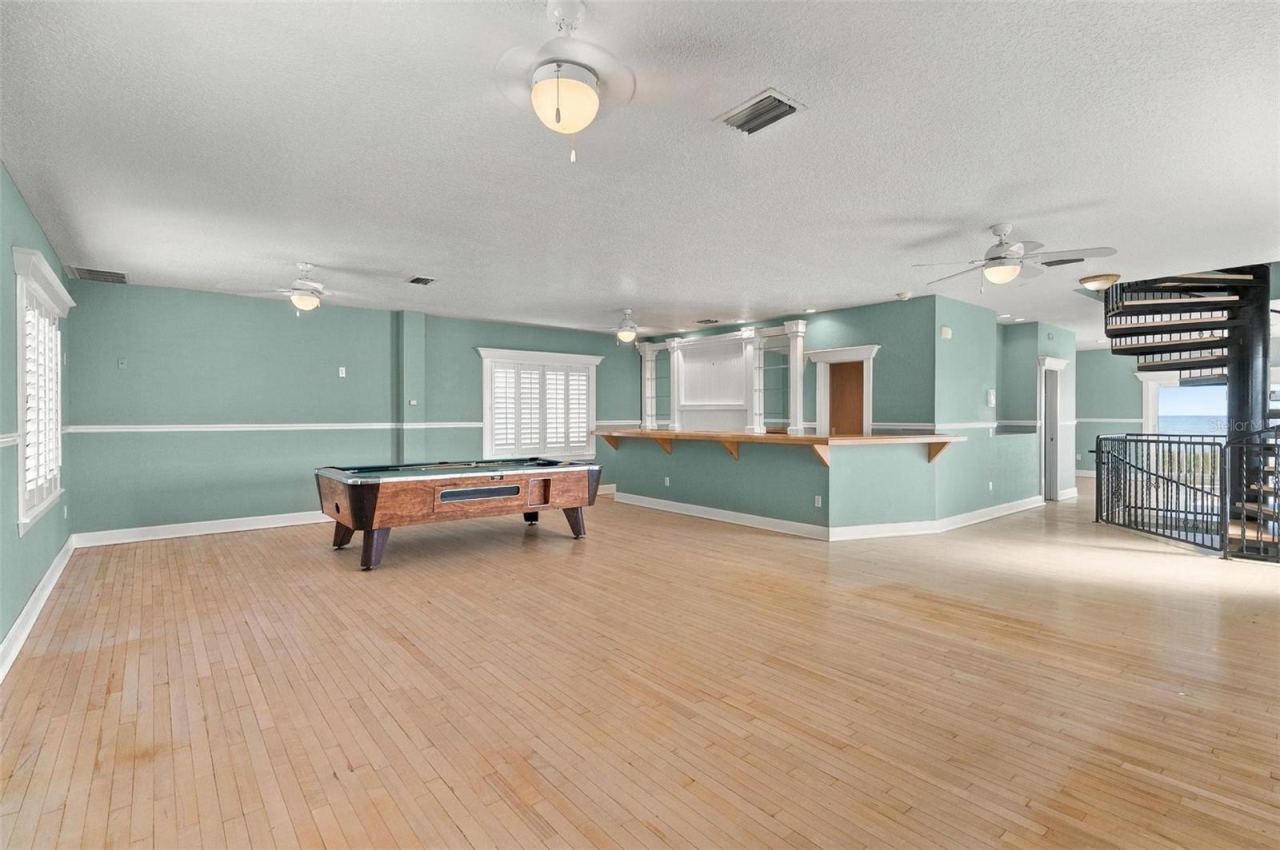 Photo 19 of 20: Huge Entertainment Rm 28'x24'