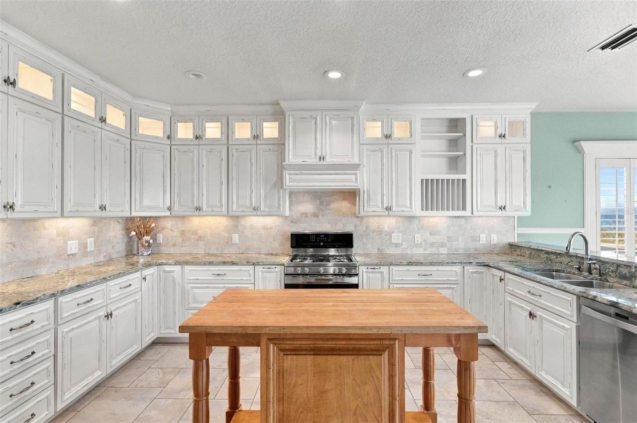 Photo 6 of 20: Main Kitchen