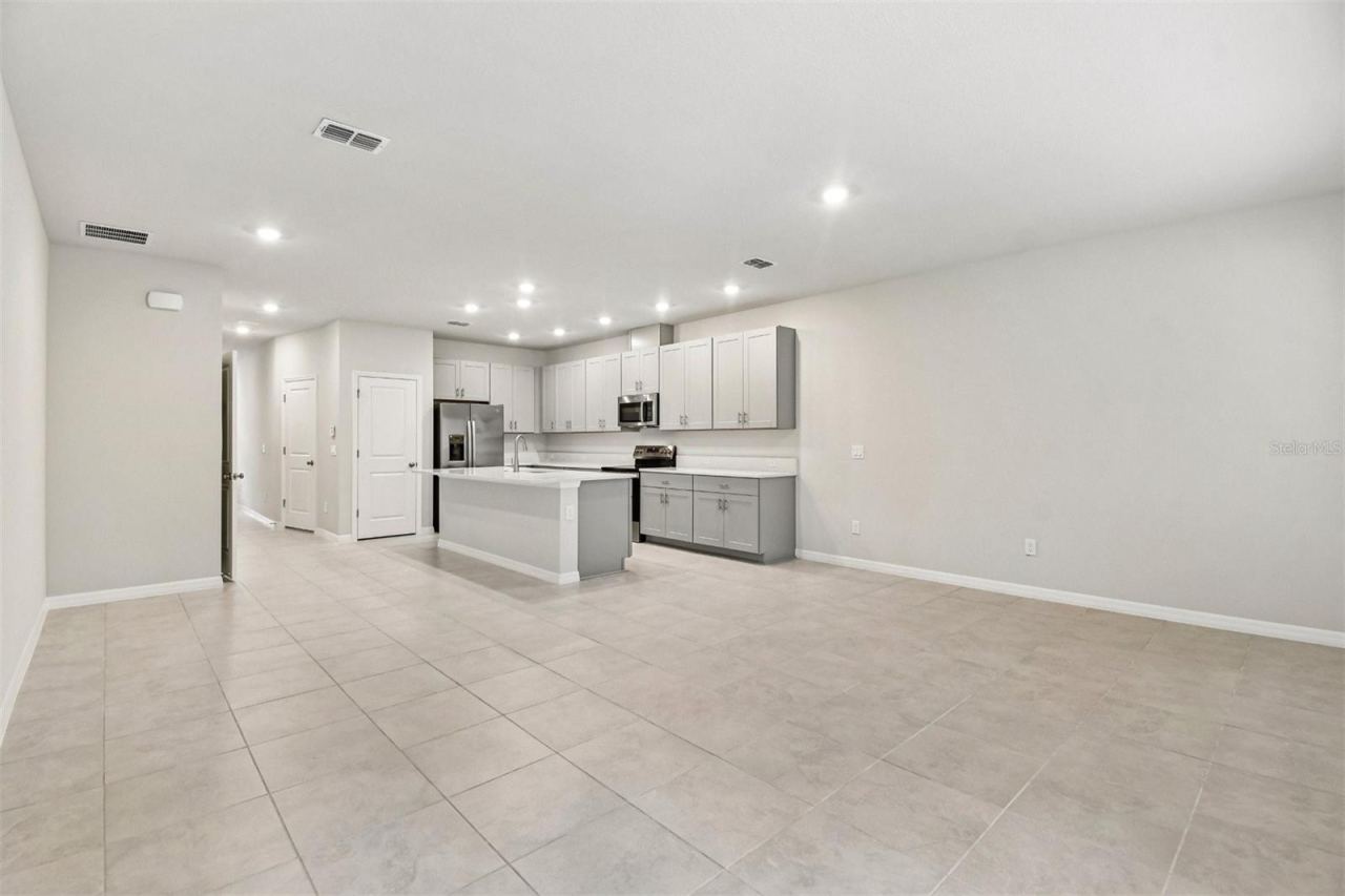 Photo 10 of 20: Family Room