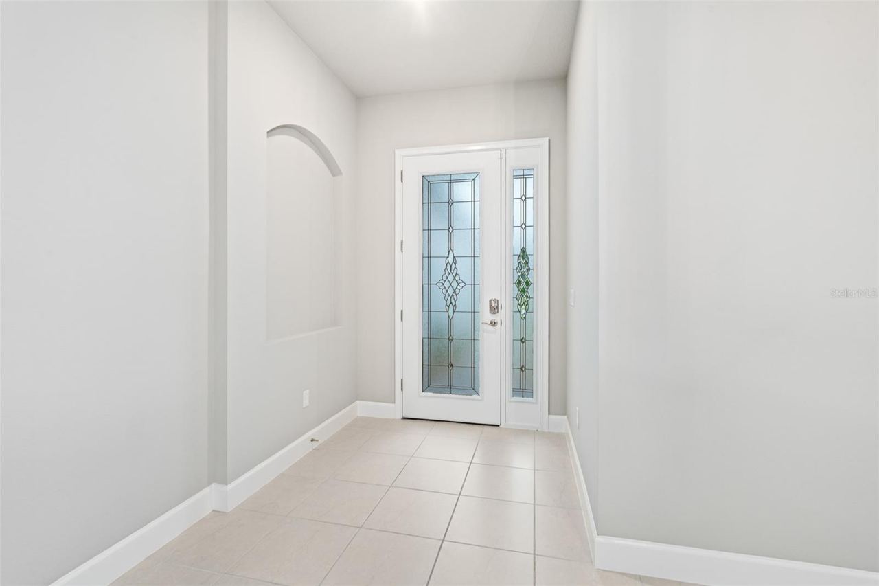 Photo 8 of 20: Foyer
