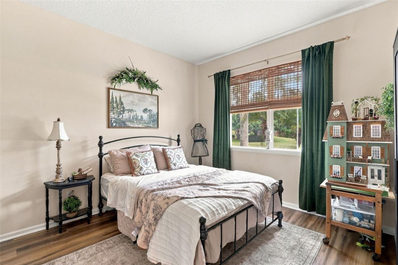 Photo 17 of 20: This first floor bonus room currently being used as an additional bedroom but would also work great as an office, playroom or even an additional seating area!