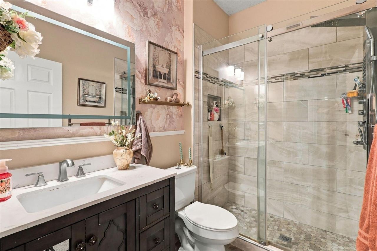 Photo 16 of 20: The guest bathroom was beautifully updated in 2020.