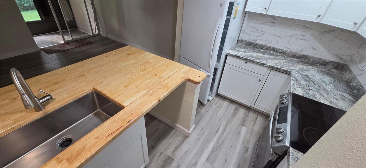 Photo 4 of 20: KITCHEN