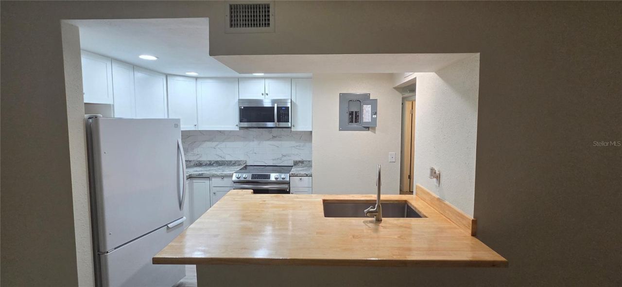 Photo 5 of 20: KITCHEN