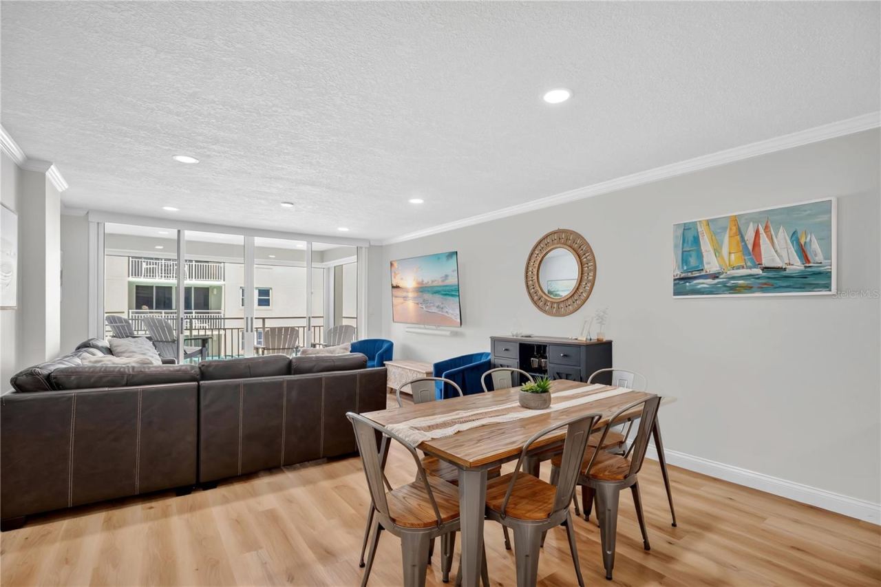 Photo 11 of 20: Dining room