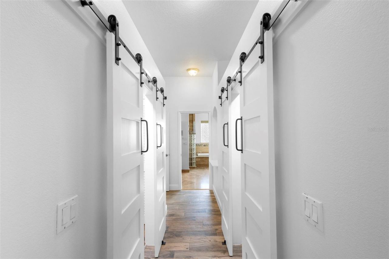 Photo 19 of 20: DUAL WALK-IN CLOSETS