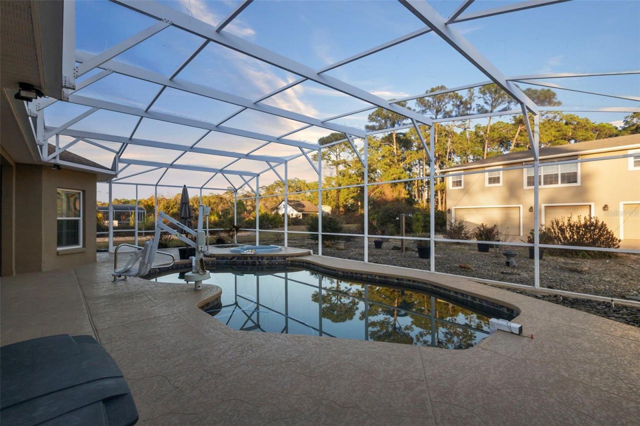 Photo 4 of 20: POOL/SPA