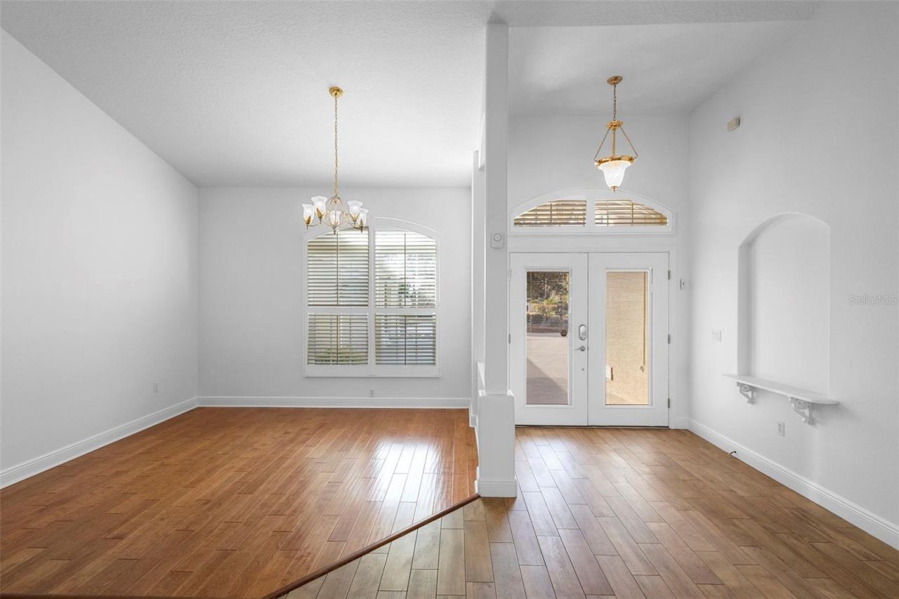 Photo 5 of 20: ENTRY WAY/DINING ROOM