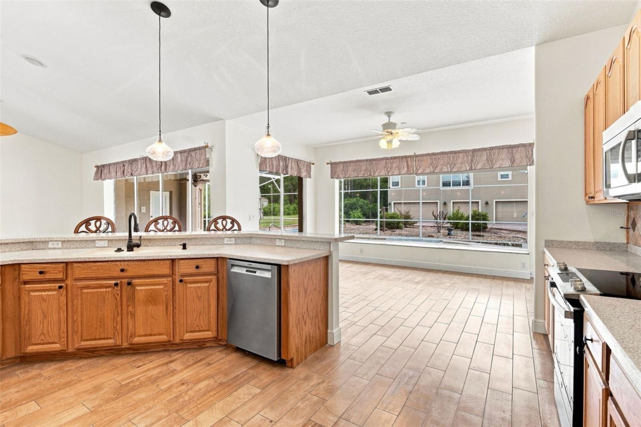 Photo 11 of 20: KITCHEN
