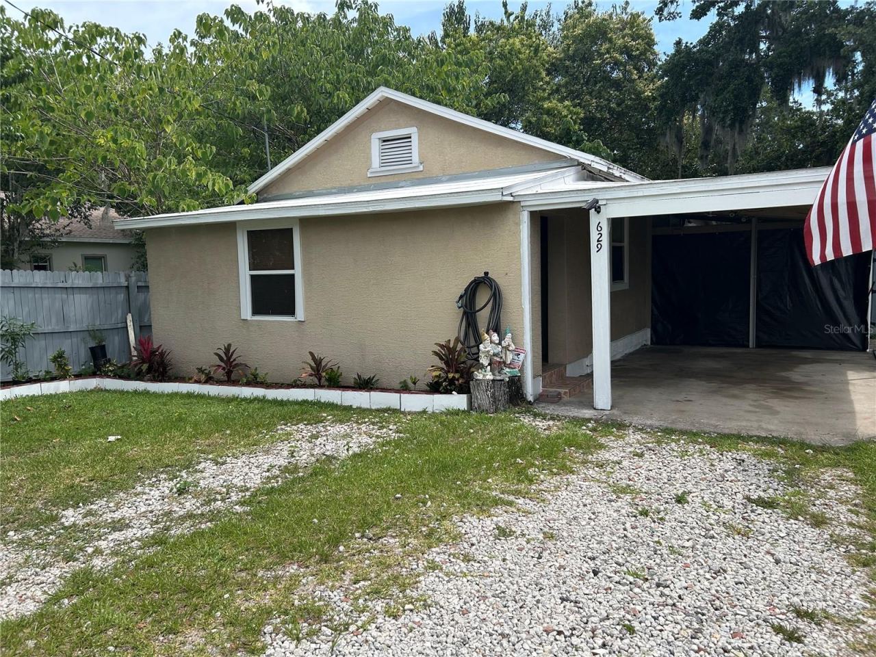 Photo 3 of 16: Front