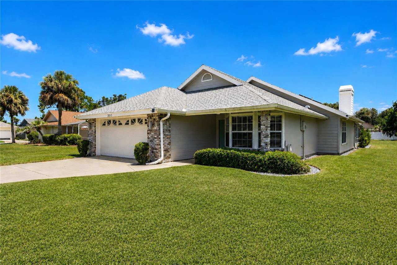 Photo 3 of 20: Located within a 24-hour guard-gated community offering an exceptional country club lifestyle.