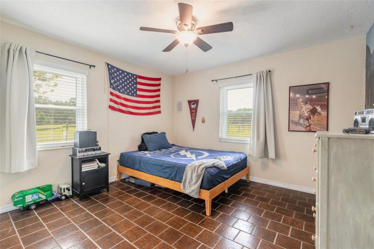 Photo 17 of 20: Guest bedroom