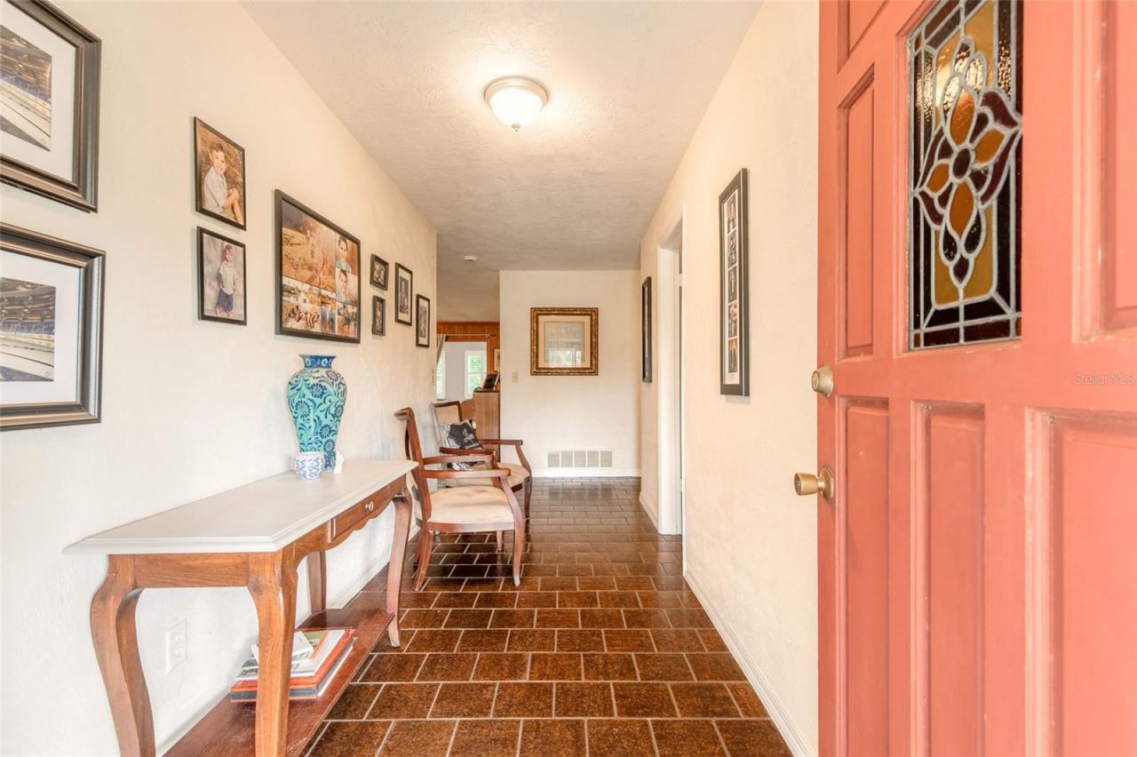 Photo 13 of 20: Entry foyer