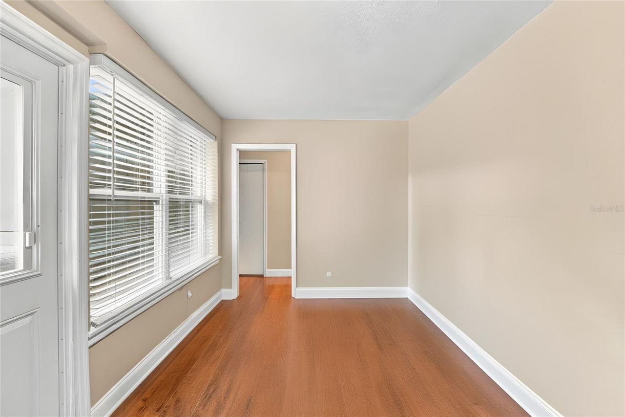 Photo 19 of 20: Dining room with Furniture removed