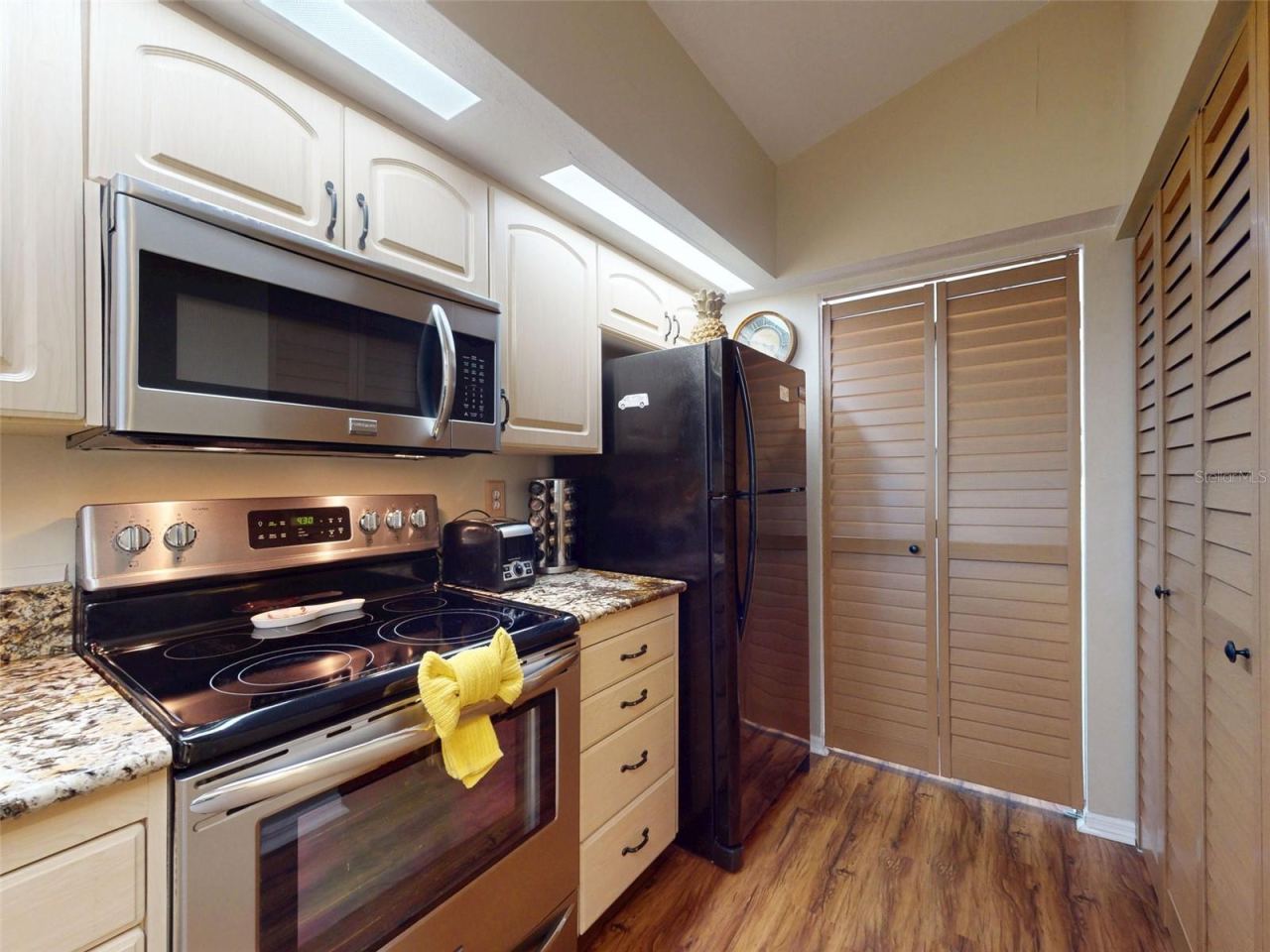 Photo 4 of 20: Kitchen