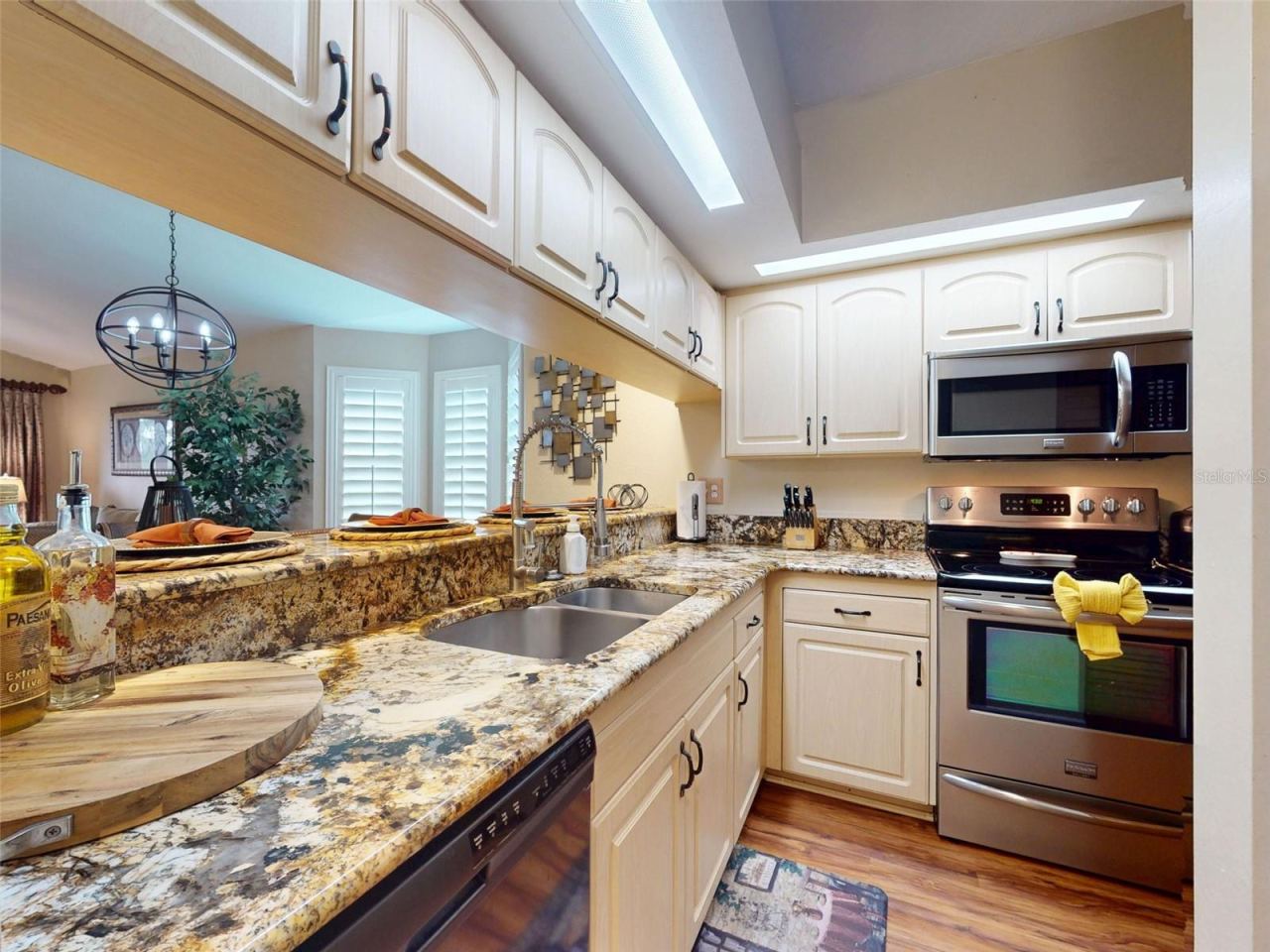 Photo 2 of 20: Kitchen