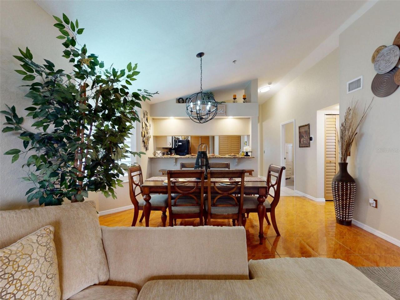 Photo 10 of 20: Dining Room