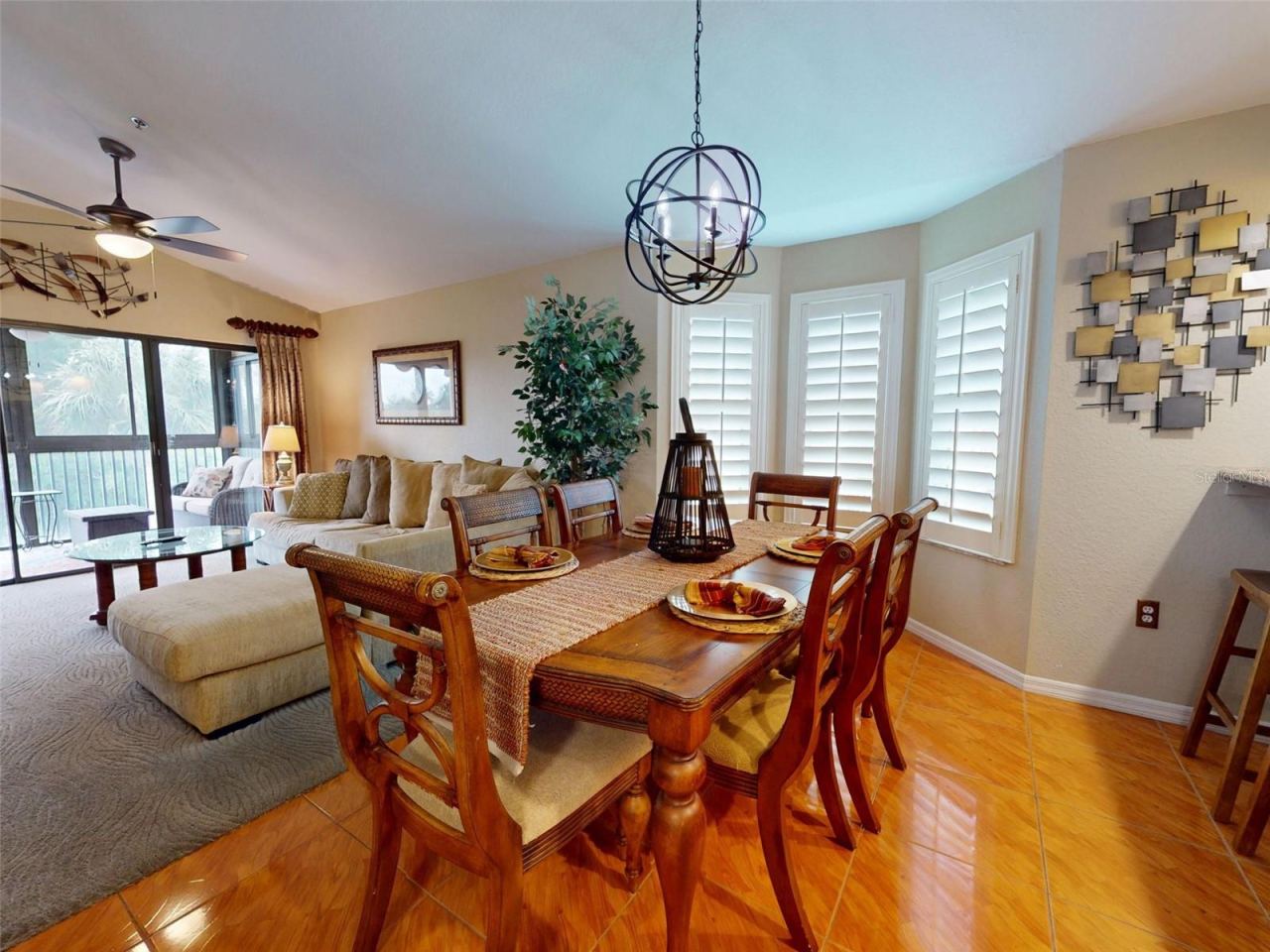 Photo 7 of 20: Dining Room