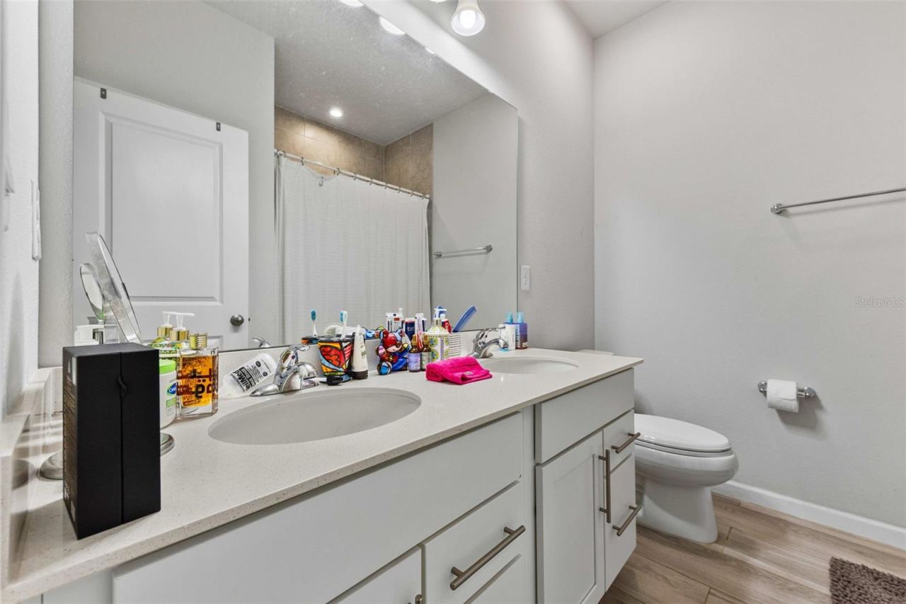 Photo 16 of 20: Bathroom 1