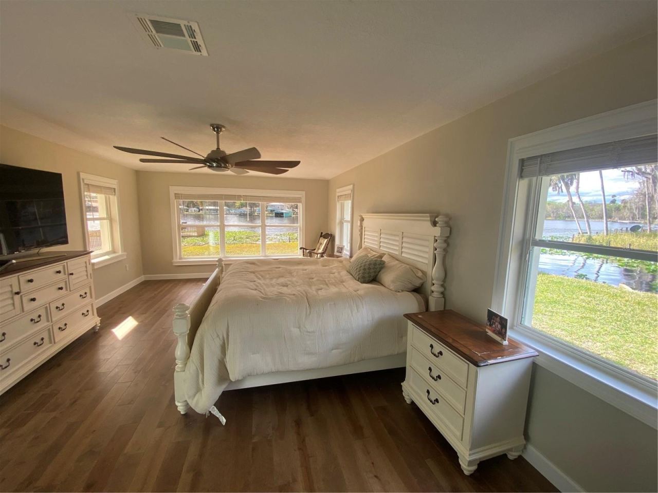 Photo 17 of 20: Primary Bedroom