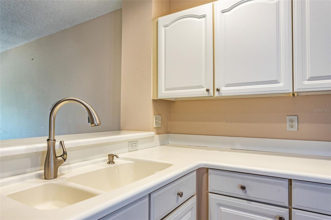 Photo 4 of 20: KITCHEN 2