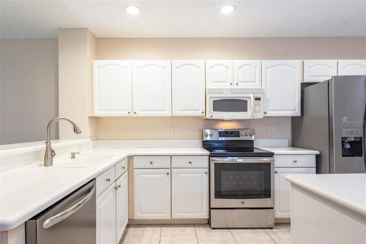 Photo 3 of 20: KITCHEN