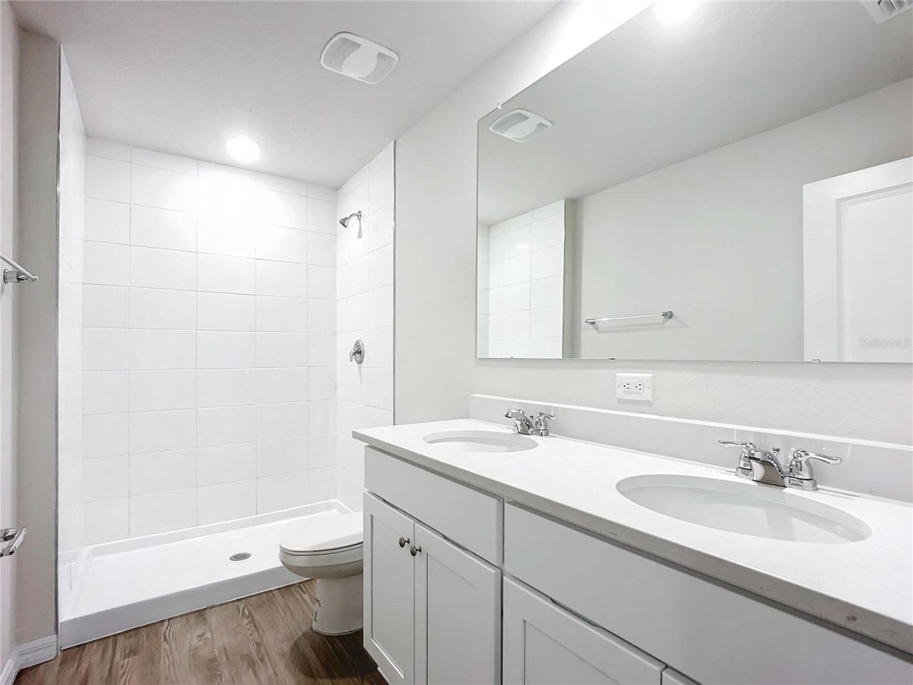 Photo 6 of 9: Primary Bath