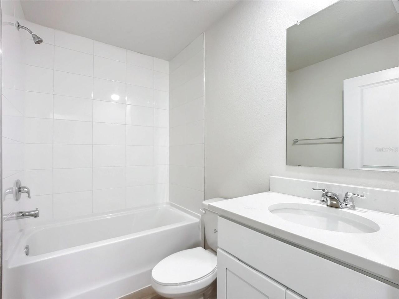 Photo 8 of 9: Secondary Bath