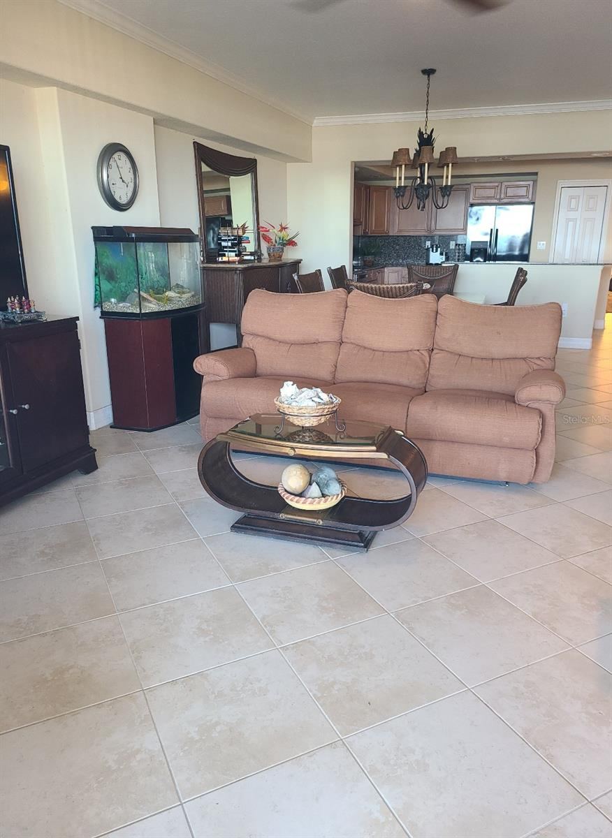 Photo 18 of 20: LIVING ROOM