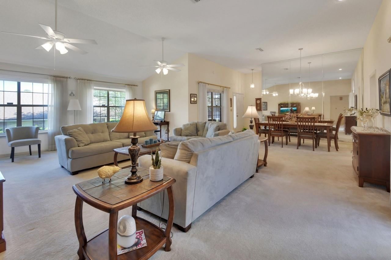 Photo 3 of 20: Living Room/Dining Room