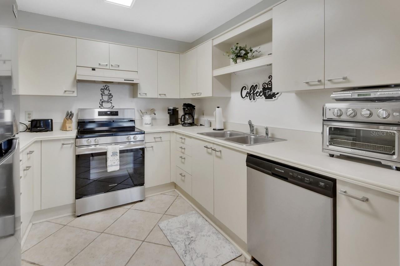 Photo 9 of 20: Kitchen