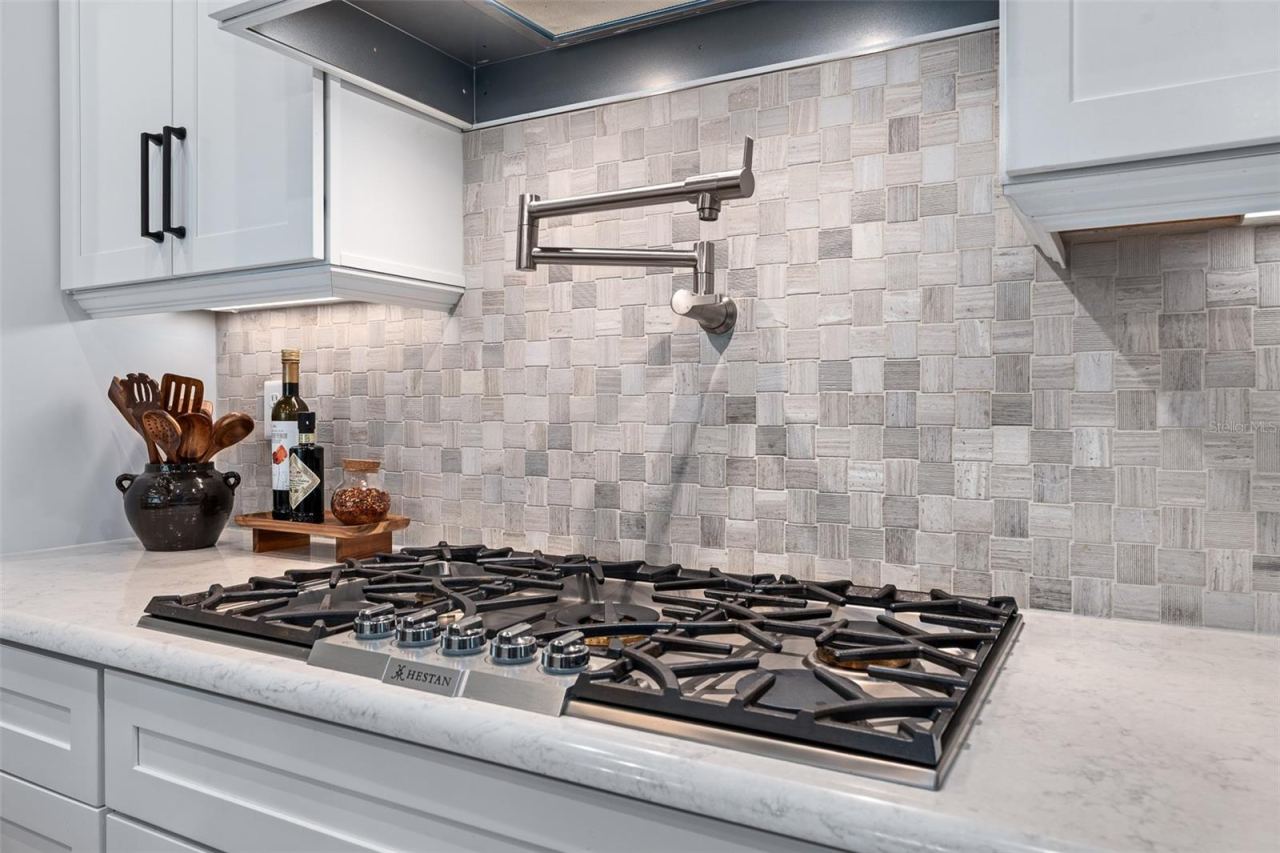 Photo 18 of 20: Gas Cooktop & Pot Filler
