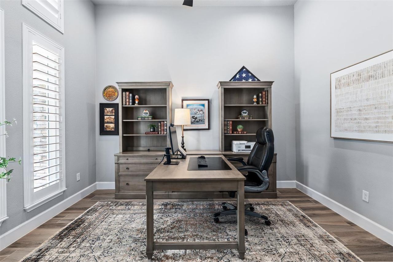 Photo 10 of 20: Office