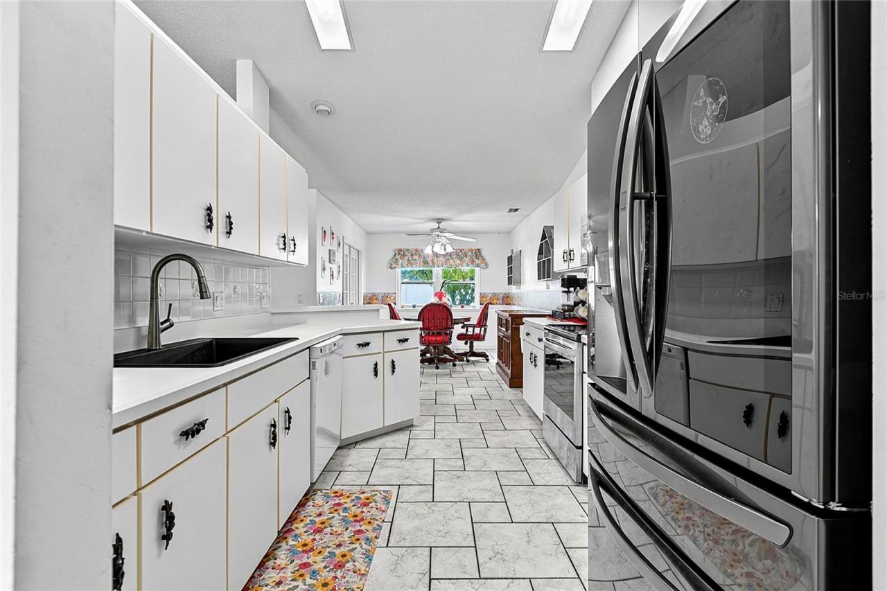 Photo 19 of 20: Kitchen