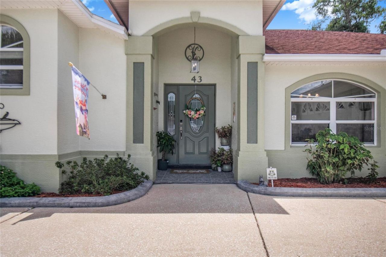 Photo 8 of 20: Front entryway