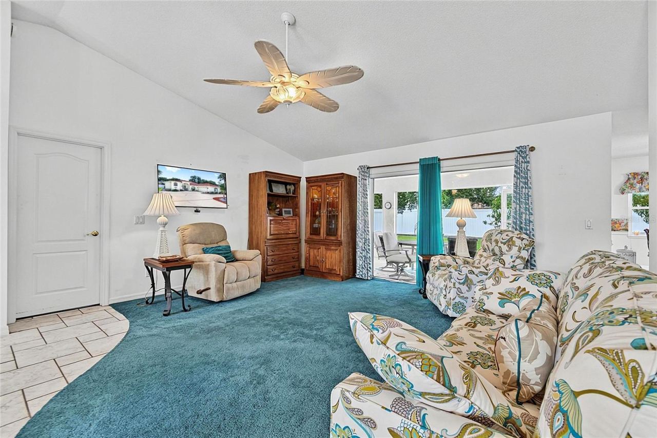 Photo 14 of 20: Family room