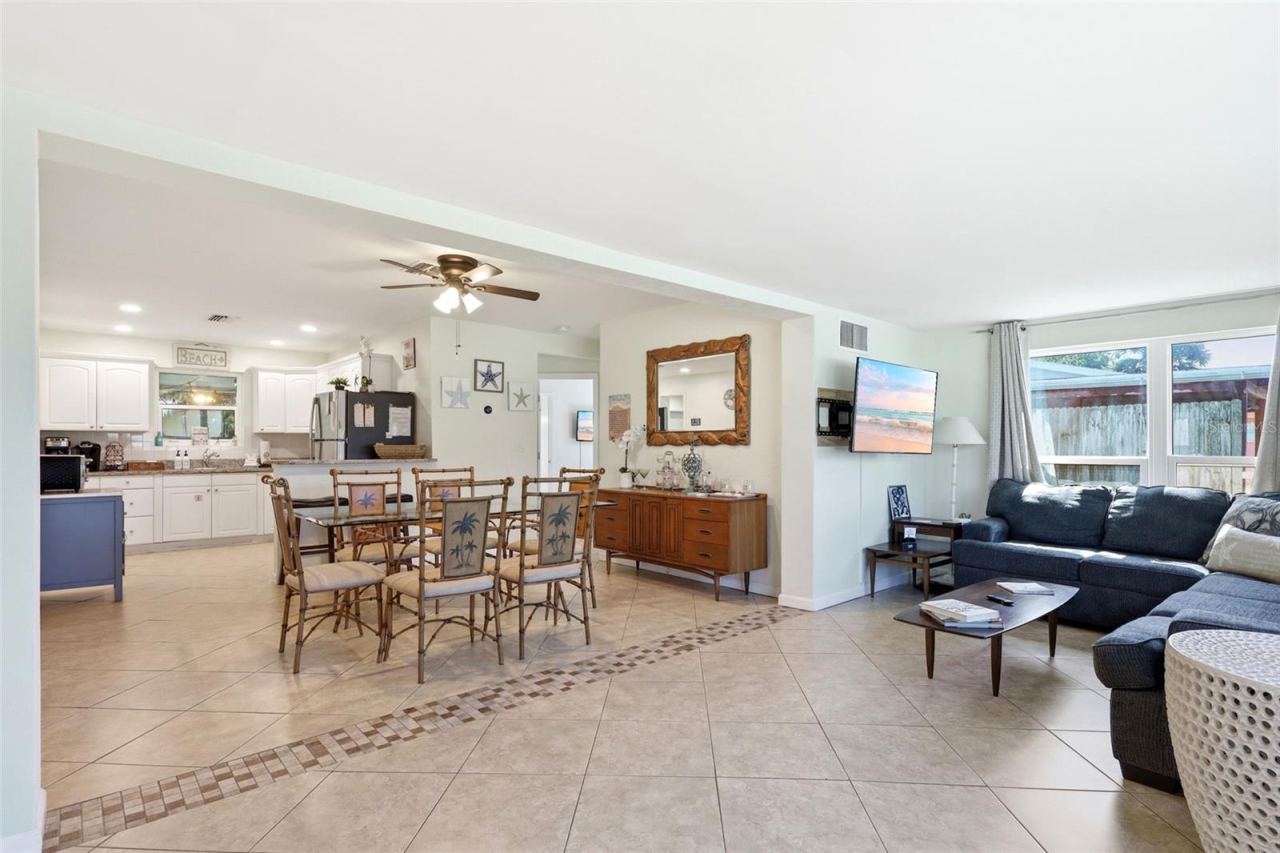 Photo 9 of 20: Great room