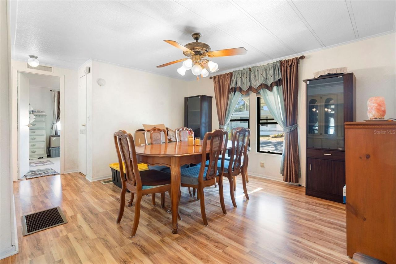 Photo 13 of 20: Formal Dining room