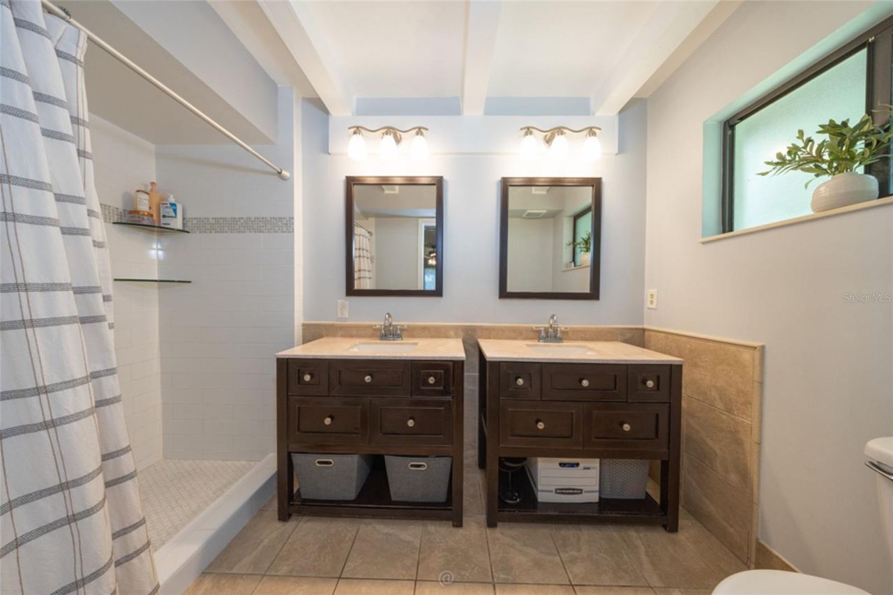 Photo 11 of 18: Primary en suite