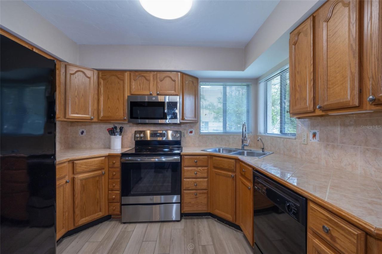 Photo 6 of 18: Kitchen